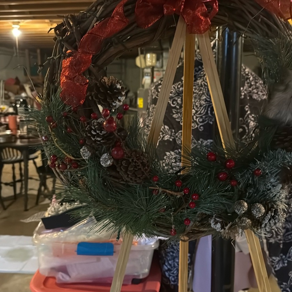 Elegant Holiday Wreath with Red and Green Accents